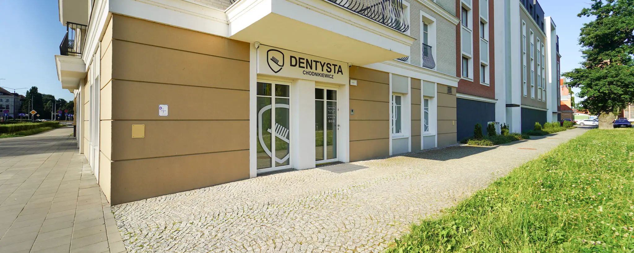 Wejście do gabinetu Dentysta Chodnikiewicz przy ul. Przy Bramie Targowej 13/A w Elblągu